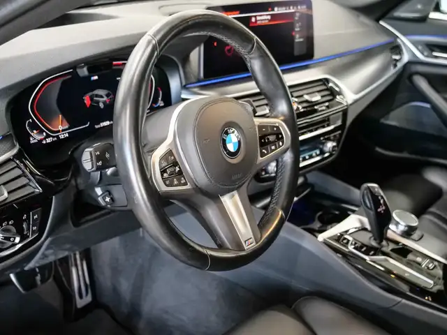 BMW 5 Series view 8