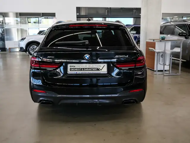 BMW 5 Series view 5