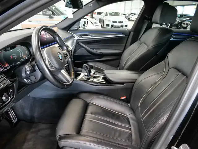 BMW 5 Series view 9