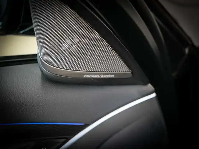 BMW 5 Series view 24