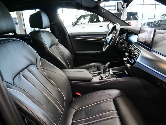 BMW 5 Series view 18