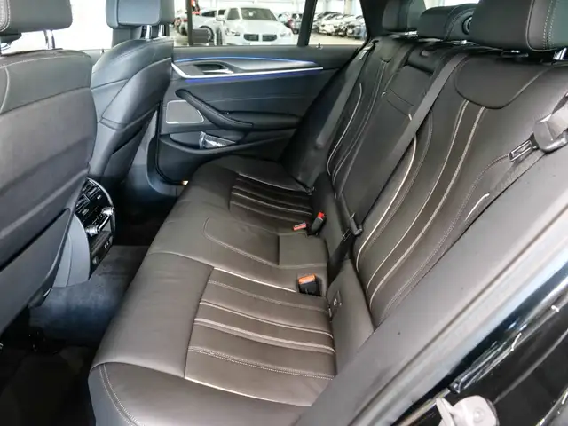 BMW 5 Series view 11