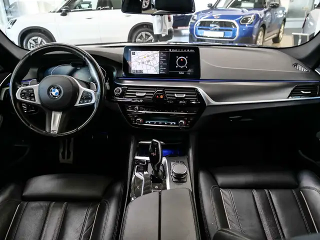 BMW 5 Series view 12