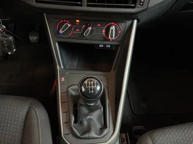 Volkswagen Polo view 8
