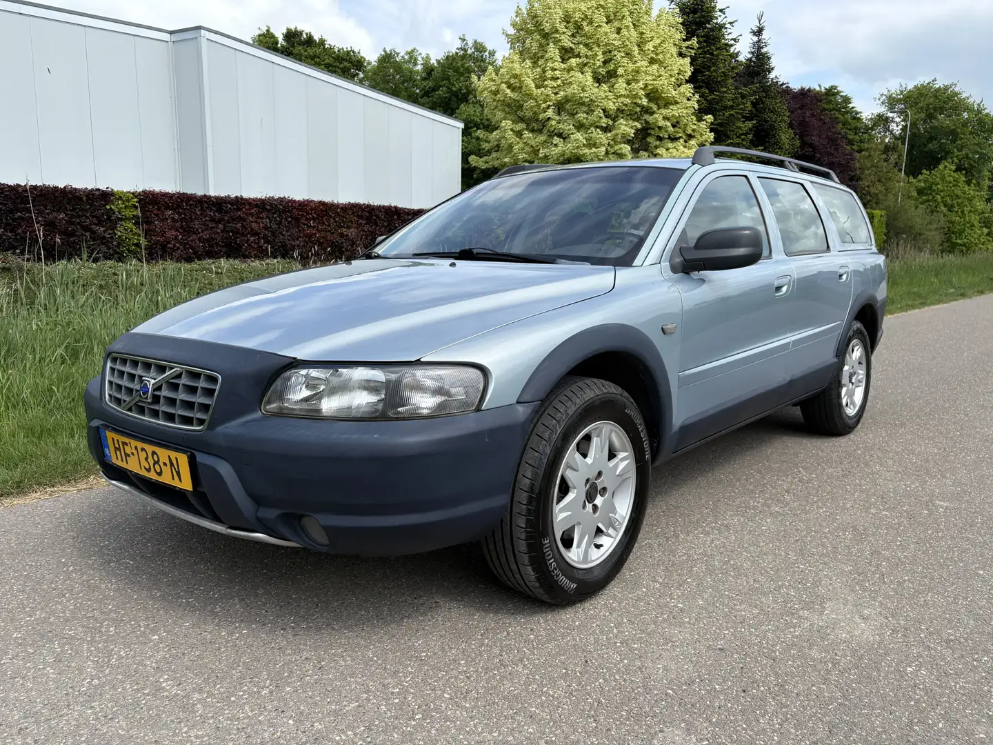 Volvo V70 Cross Country XC70 / AUTOMAAT / AIRCO / CRUISE 2.4 Blau - 1