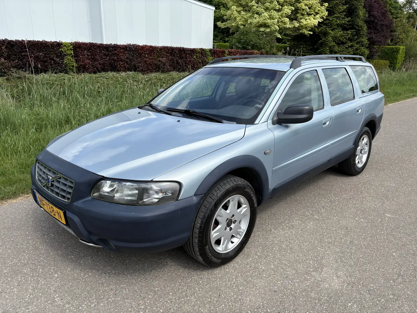 Volvo V70 Cross Country XC70 / AUTOMAAT / AIRCO / CRUISE 2.4 Blau - 2