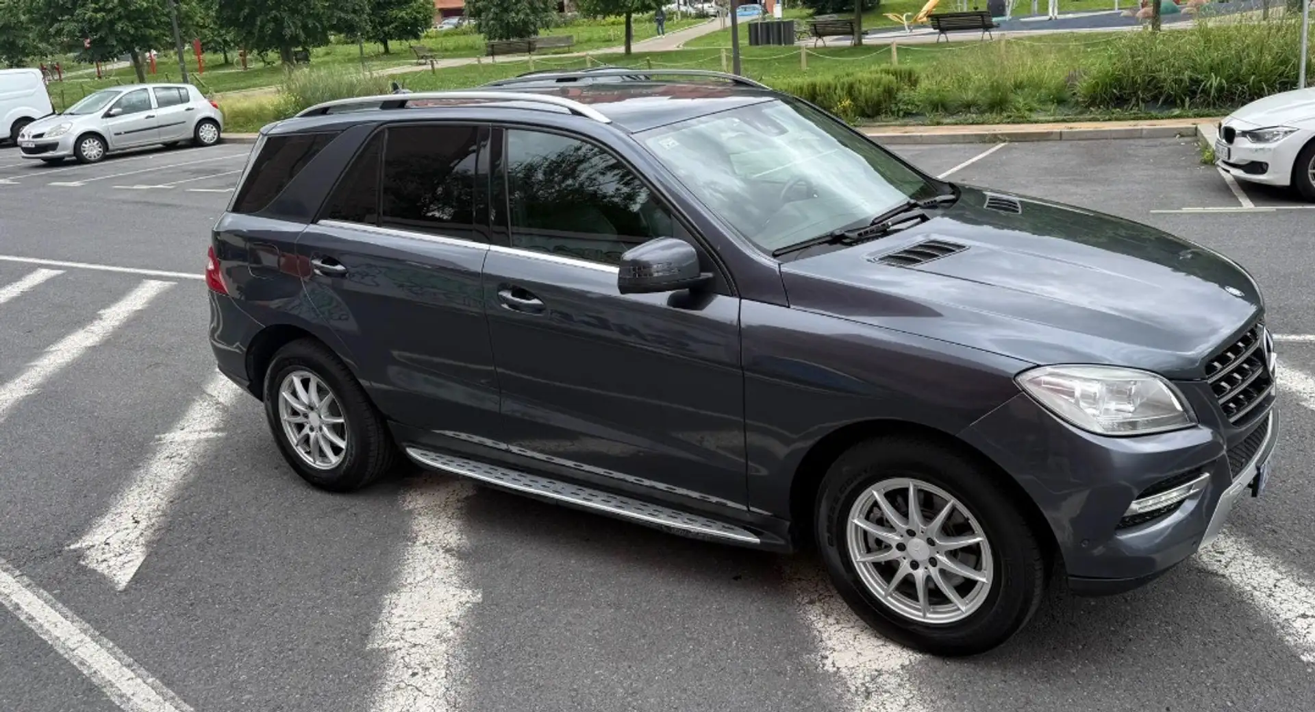 Mercedes-Benz ML 250 ML 250BlueTec 4M Edition 1 7G Plus Edition 1 Gris - 1