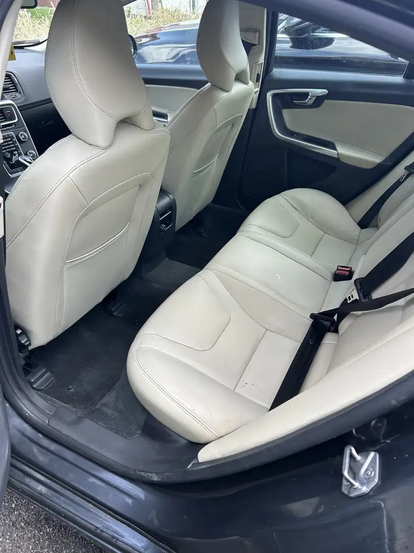 Volvo S60 2.0 D2 Momentum Geartronic - 1
