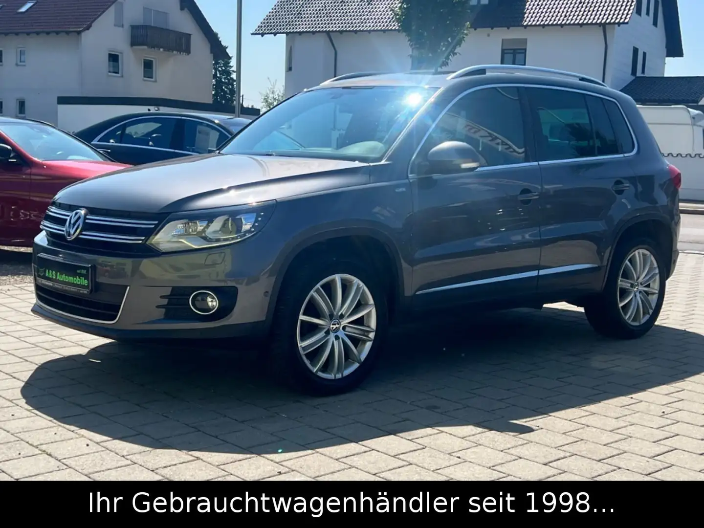 Volkswagen Tiguan 2.0 TDI Life 4Motion DSG *XENON/PANO/AHK* Gris - 2