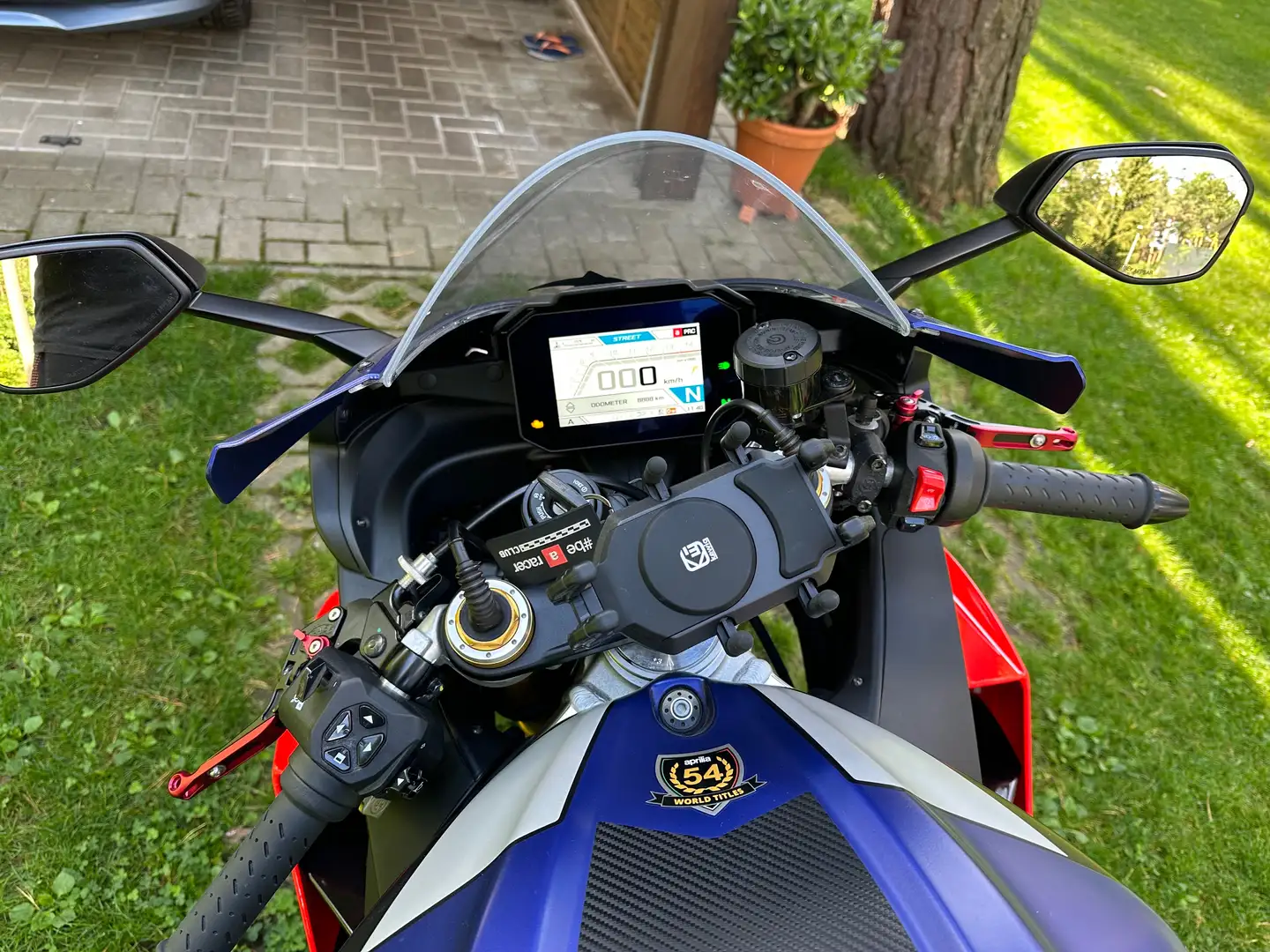 Aprilia RSV4 Factory - 2