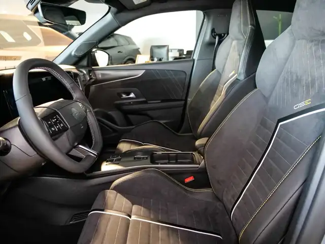 Opel Mokka-E view 6