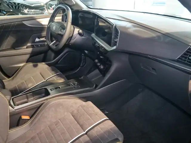 Opel Mokka-E view 11
