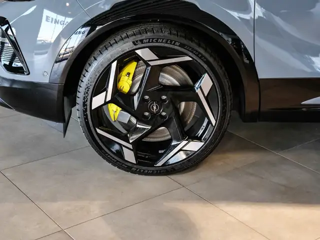 Opel Mokka-E view 4