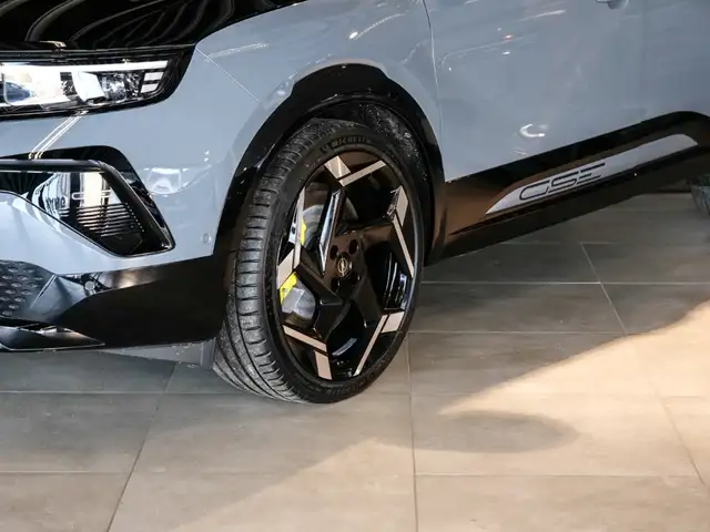 Opel Mokka-E view 3