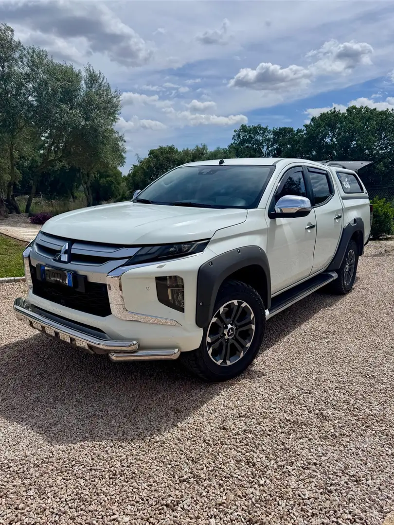 Mitsubishi L200 d.cab 2.3d Diamond 4wd 150cv auto White - 2