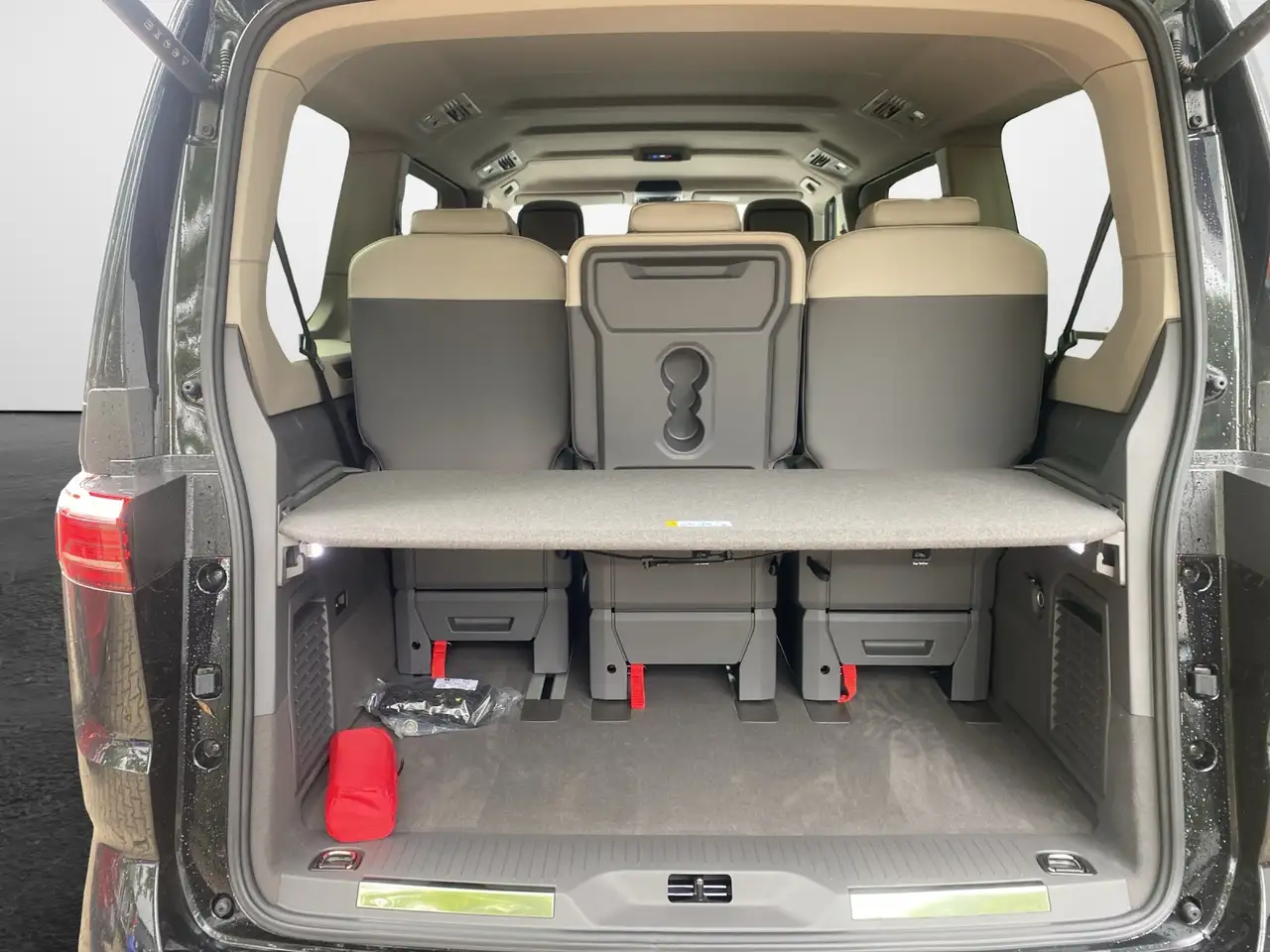 Volkswagen T7 Multivan 2.0 TDI DSG Style lang 12