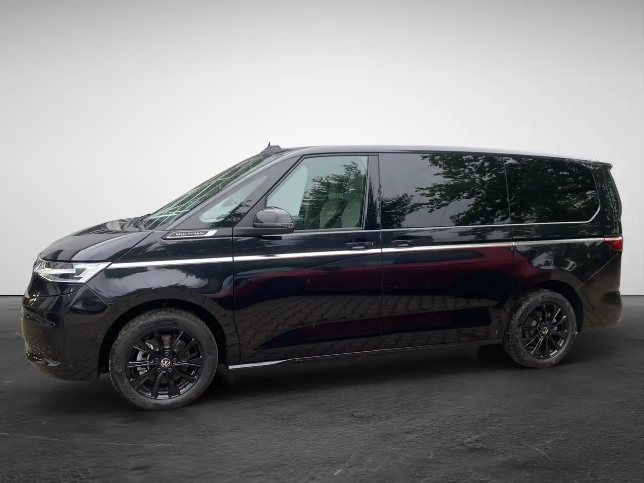 Volkswagen T7 Multivan 2.0 TDI DSG Style lang 3