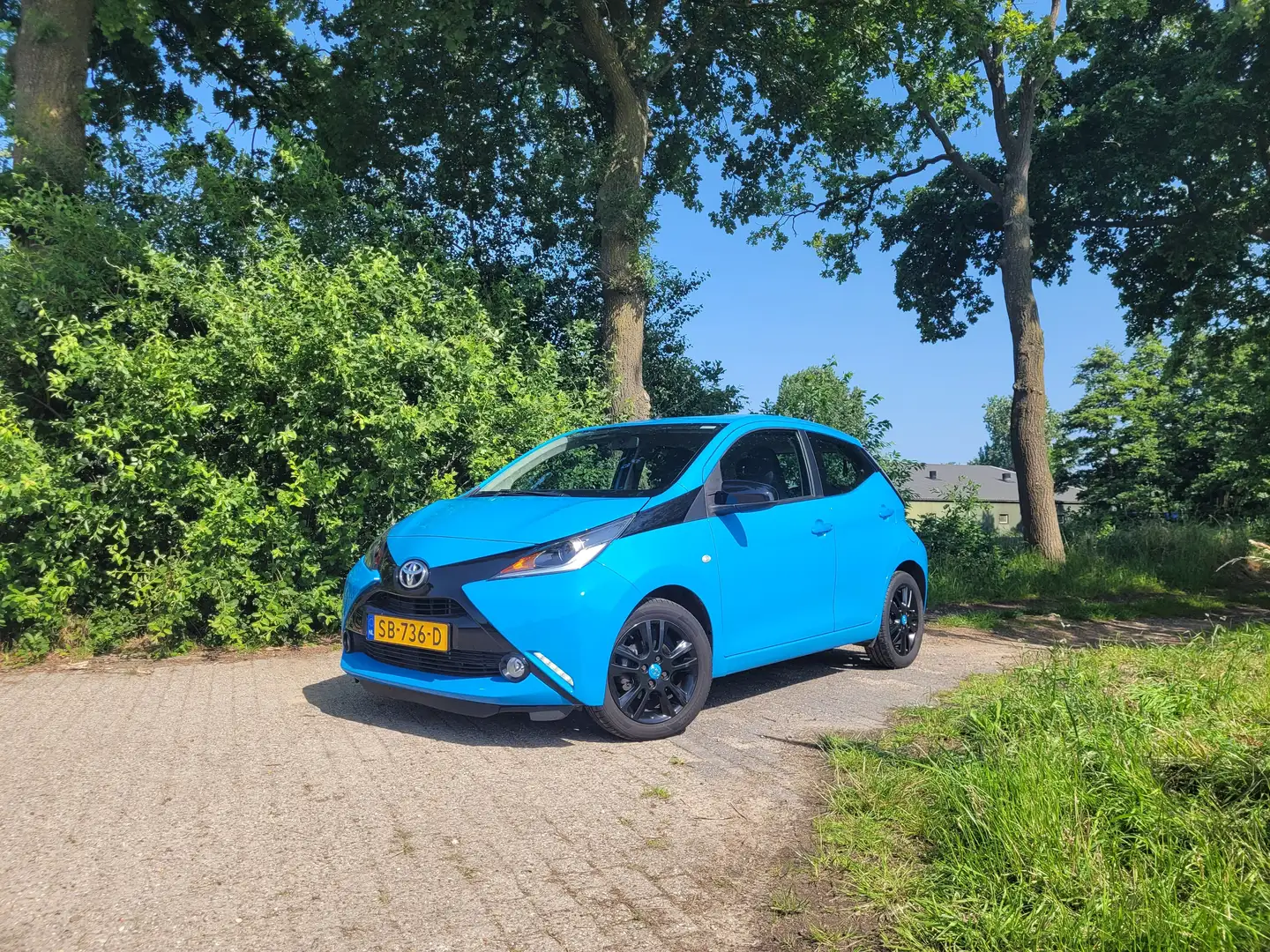 Toyota Aygo Aygo 1.0 VVT-i Automaat x-cite Speciale Editie Blauw - 1