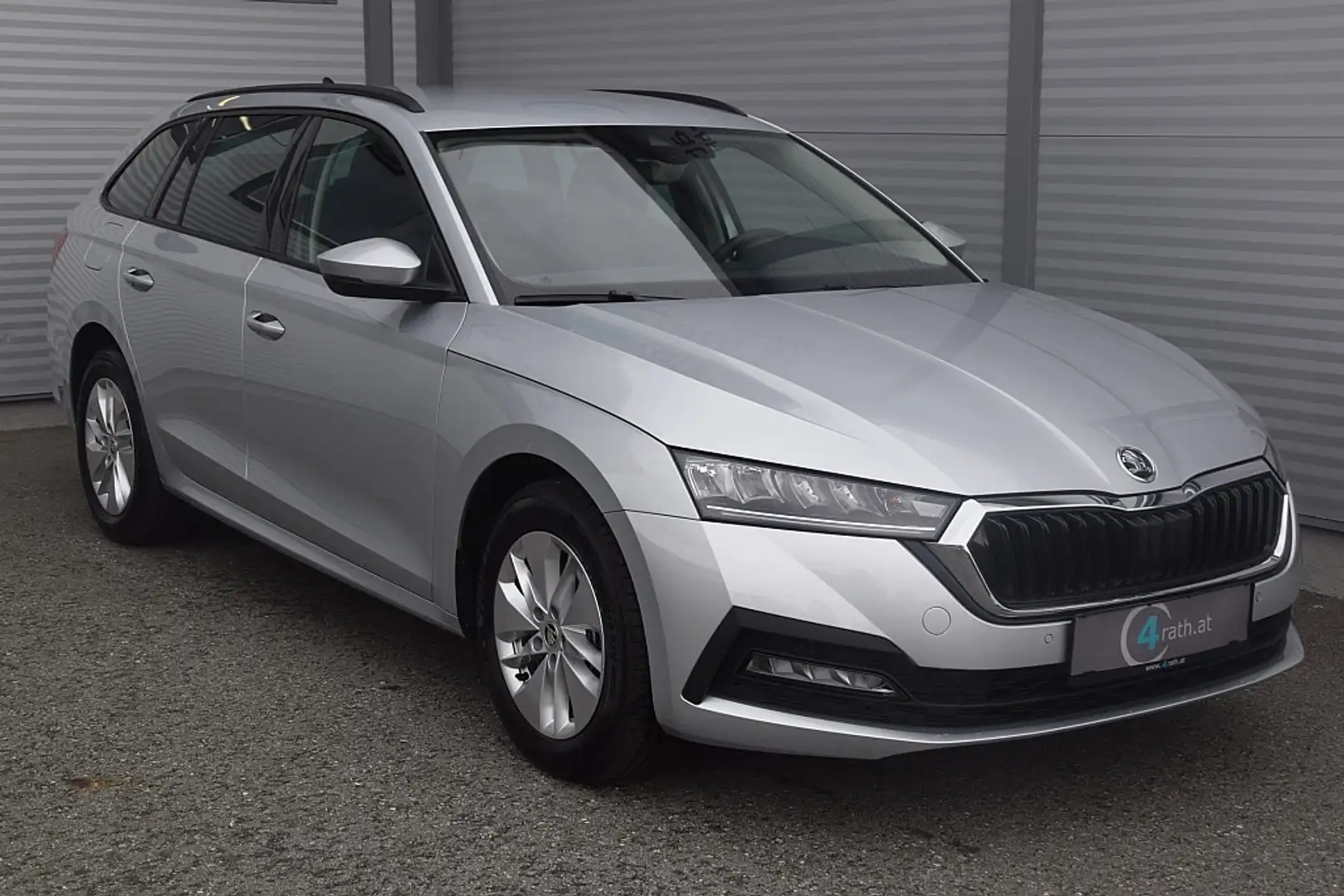 Skoda Octavia Combi 2,0 TDI 4x4 DSG Silber - 2