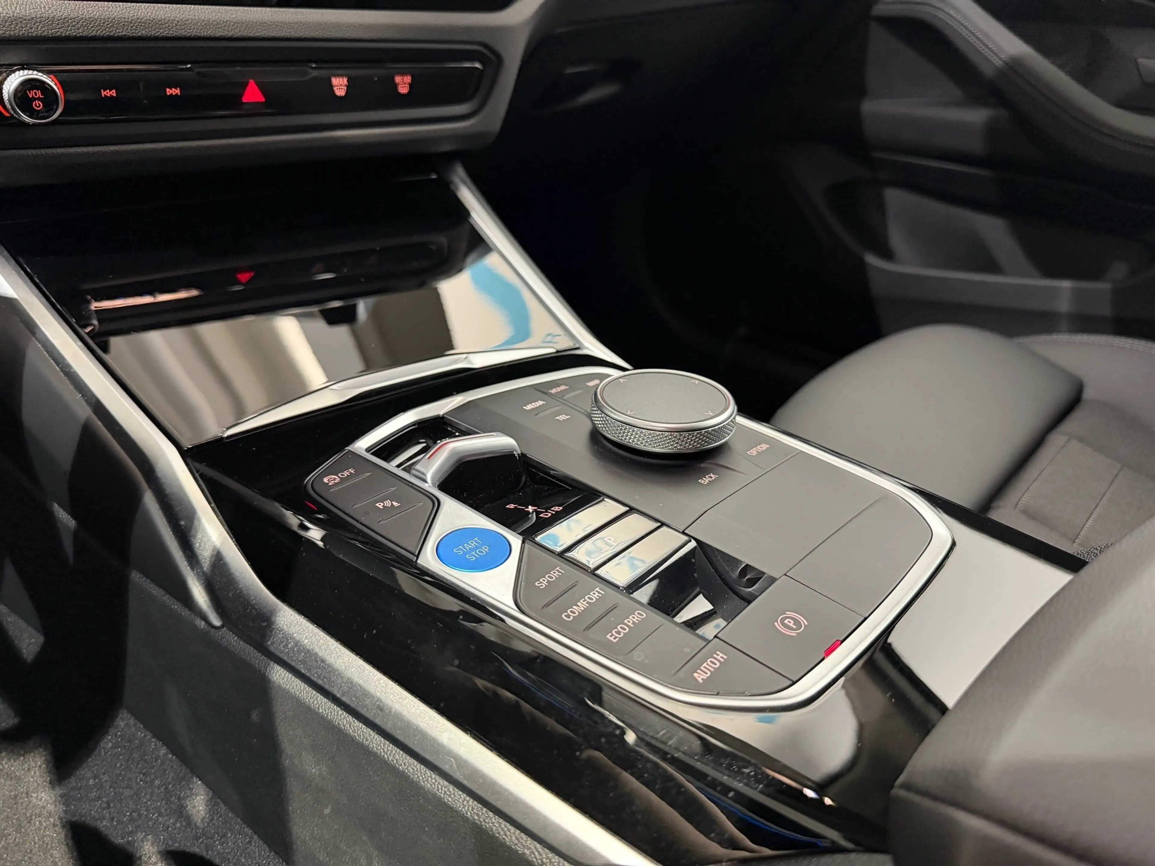 BMW i4 eDrive40 — photo 11