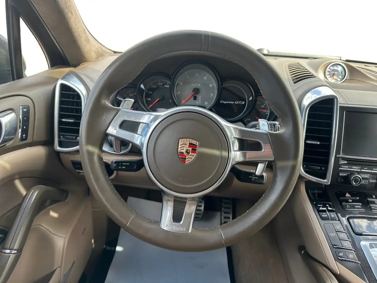 Porsche Cayenne снимка Porsche Cayenne