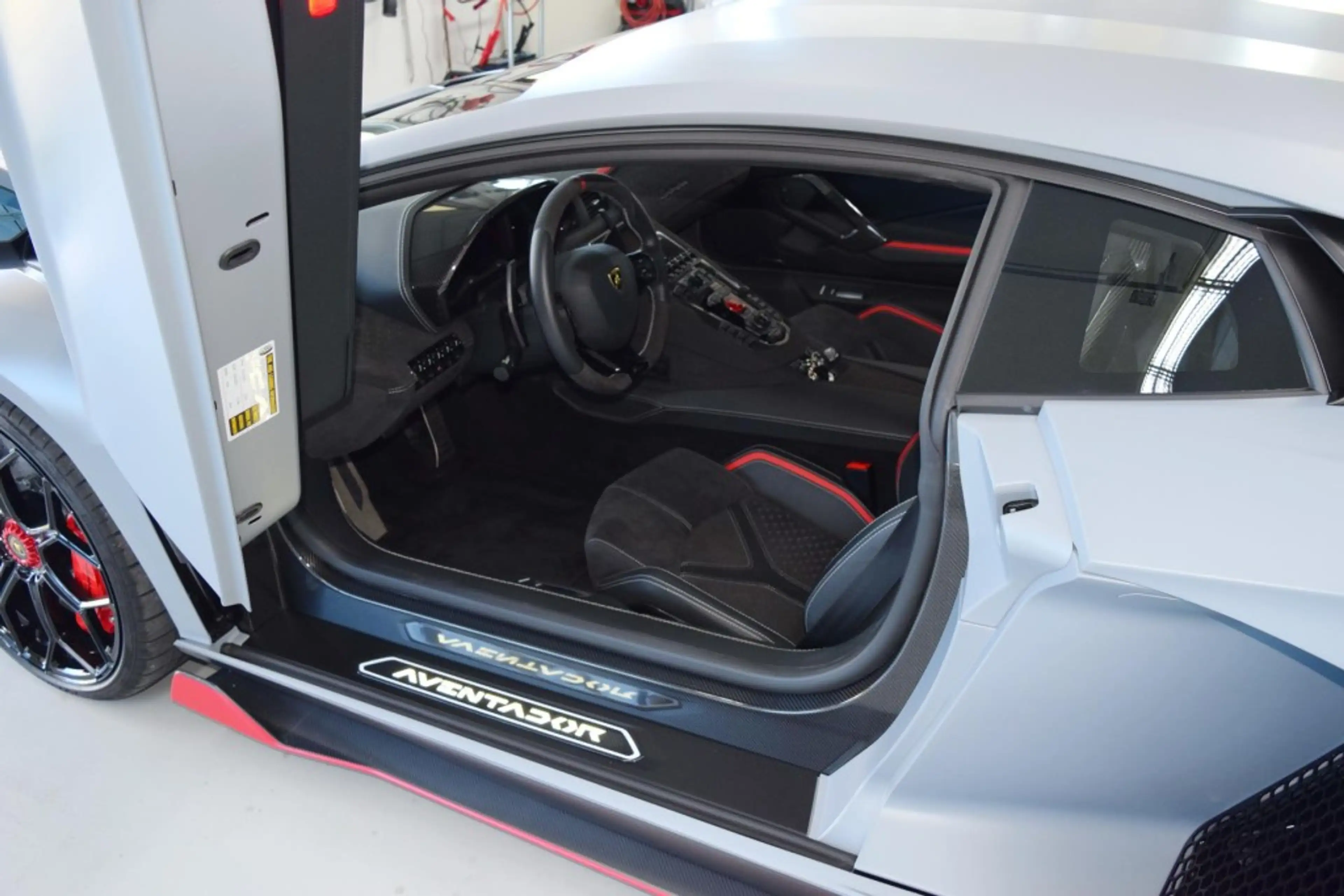 Lamborghini Aventador LP780-4 Ultimae Sensonum® CarbonPaket — photo 4