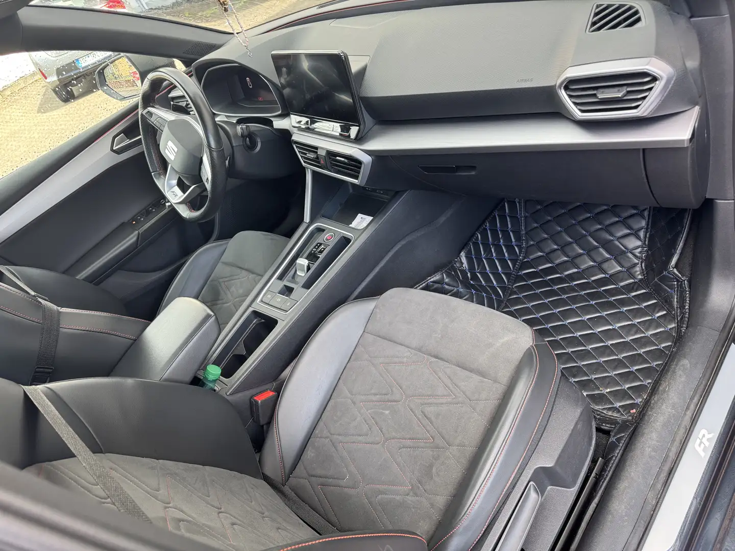 SEAT Leon Leon Sportstourer 1.5 eTSI ACT OPF DSG FR Grau - 1