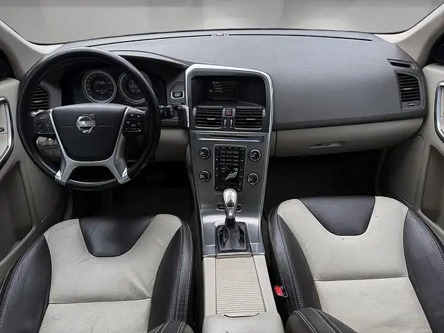 Volvo XC60 view 9