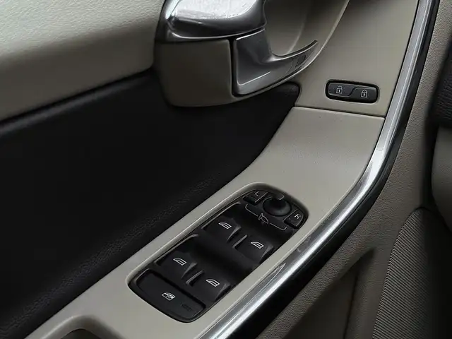 Volvo XC60 view 15