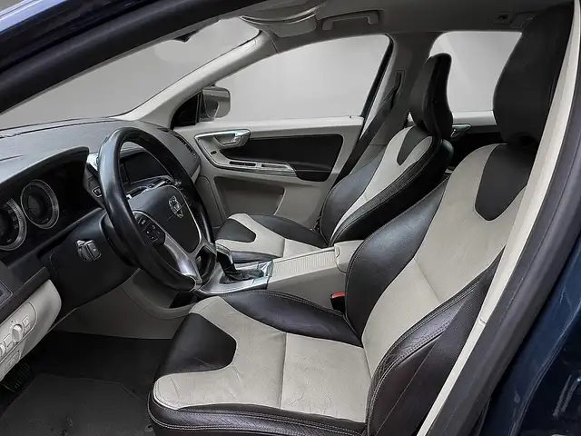 Volvo XC60 view 7