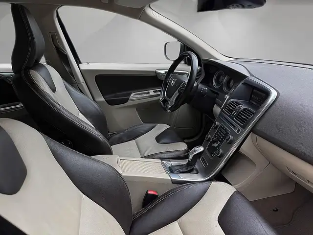 Volvo XC60 view 8