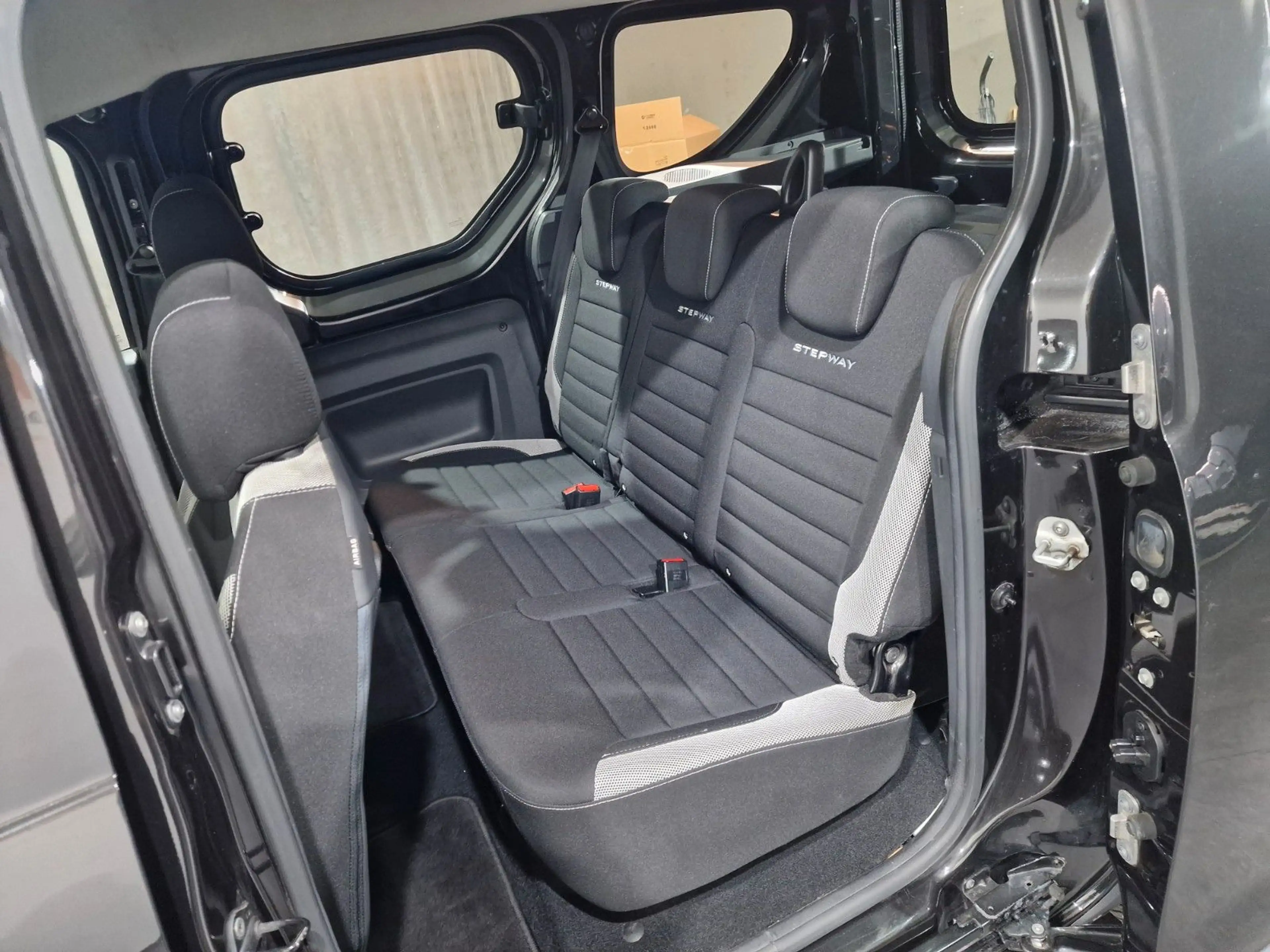 Dacia Dokker Stepway — photo 15