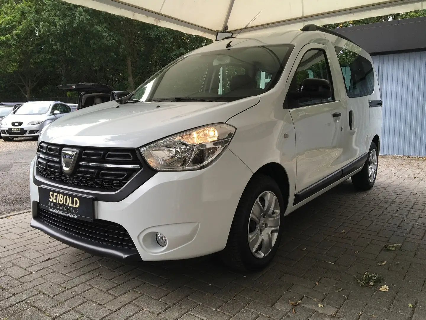 Dacia Dokker 1.3 Comfort/1.Hd/Navi/Klima/PDC/Temp/Allw Weiß - 1