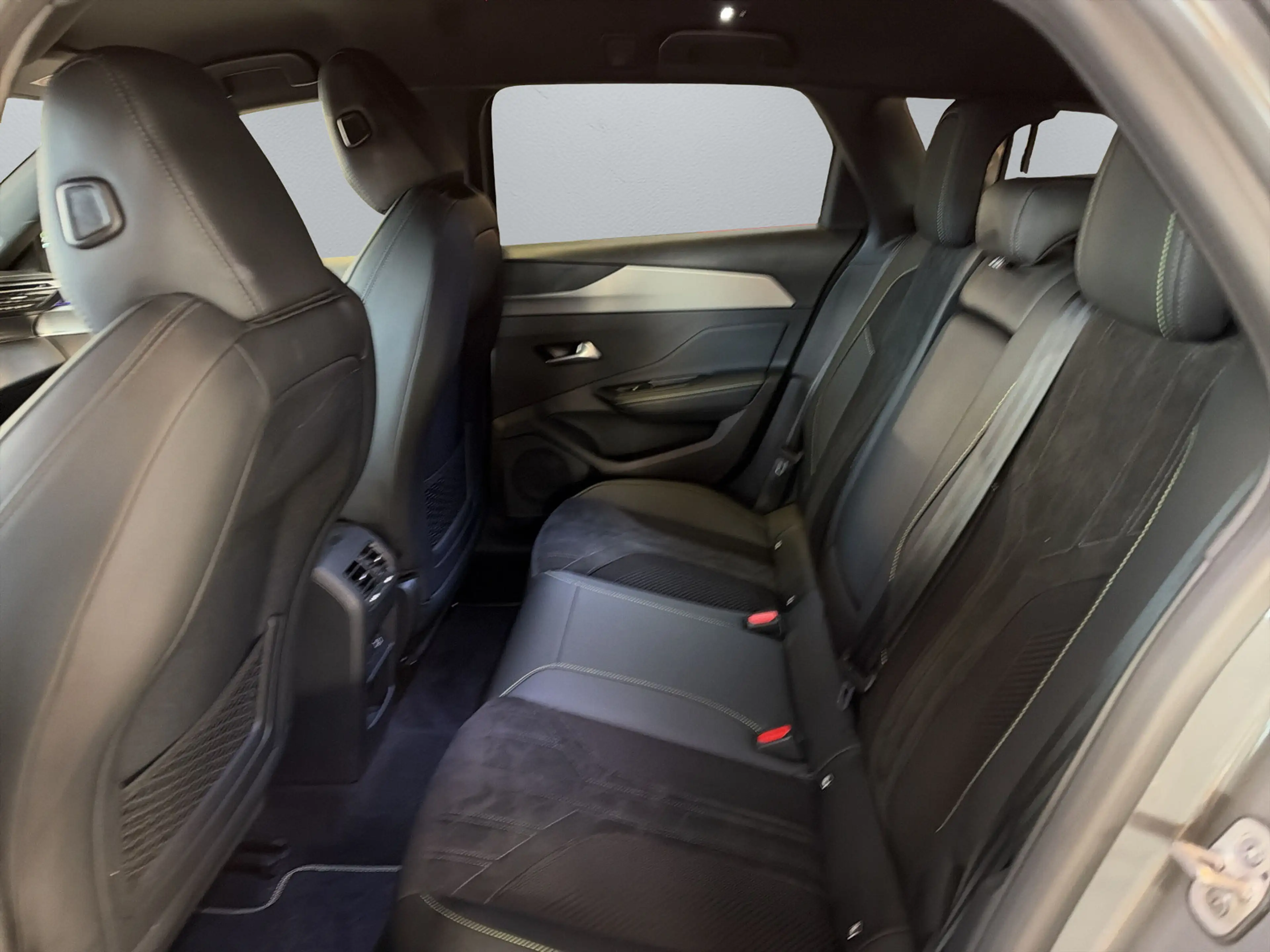 Peugeot 308 GT — photo 11