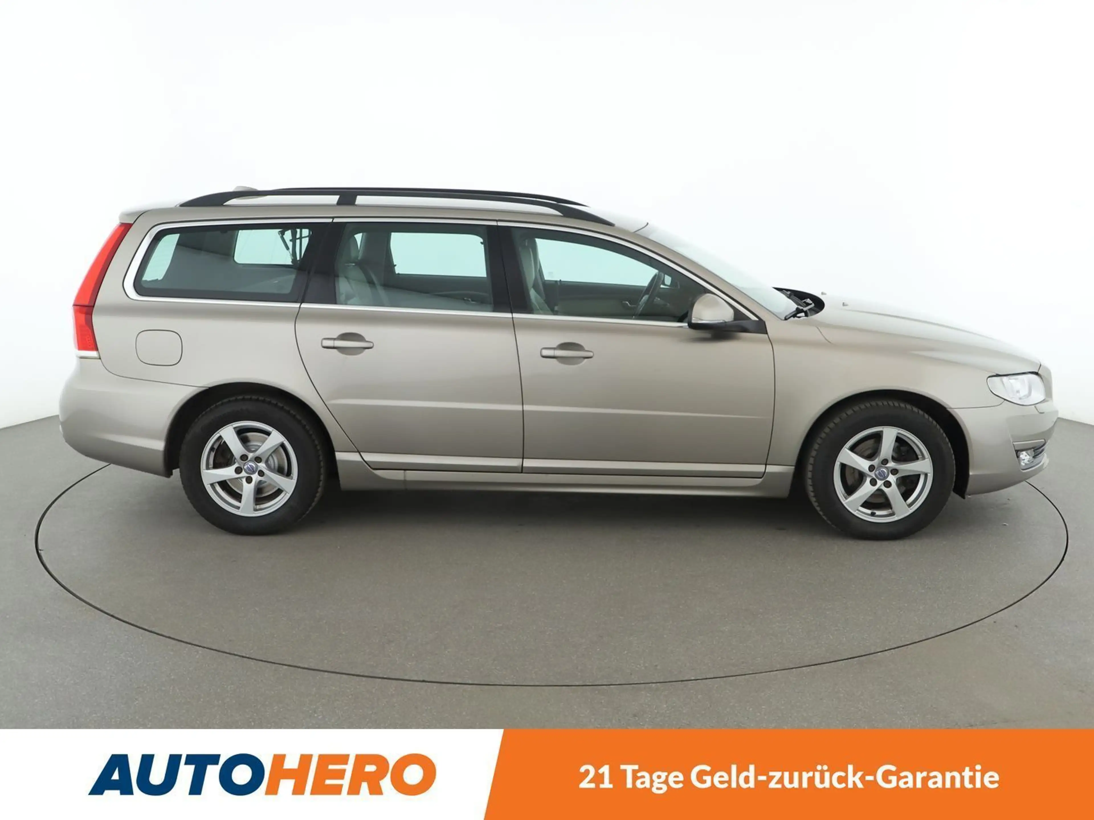 Volvo V70 2.0 D3 Linje Classic *NAVI*BI-XENON*PDC*SHZ* — photo 7