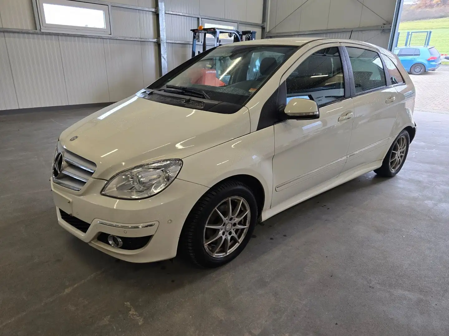 Mercedes-Benz B 200 Heckschaden Weiß - 1