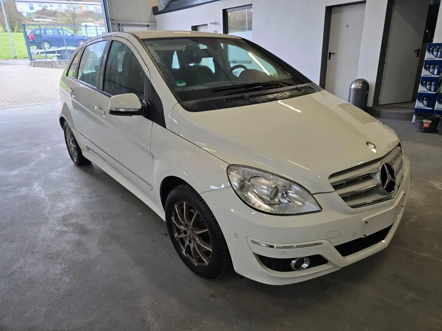 Mercedes-Benz B 200 Heckschaden Weiß - 2