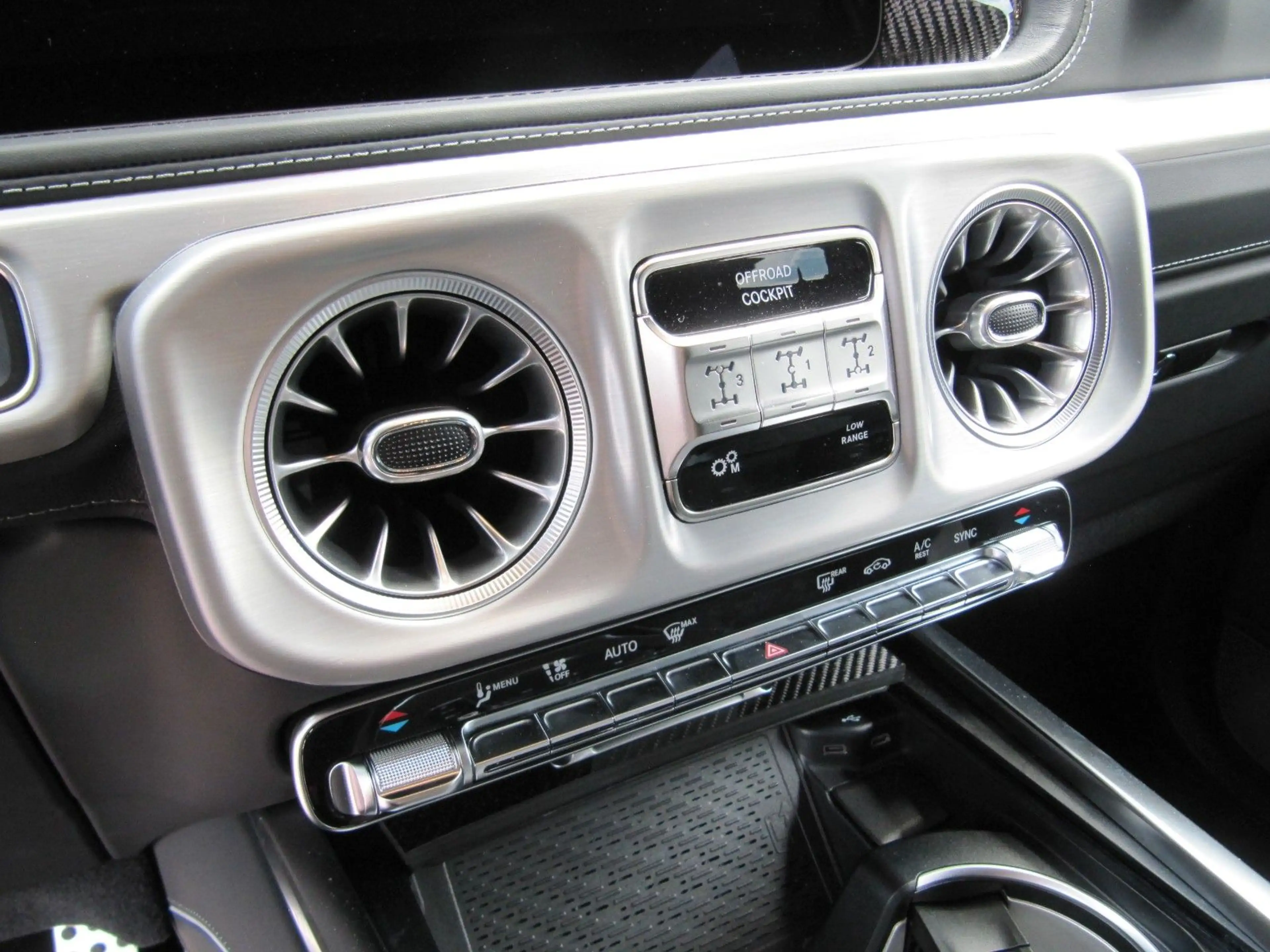 Mercedes-Benz G 63 AMG MY26 CARBON TZ FOND ENTERTAIN A22 — photo 13