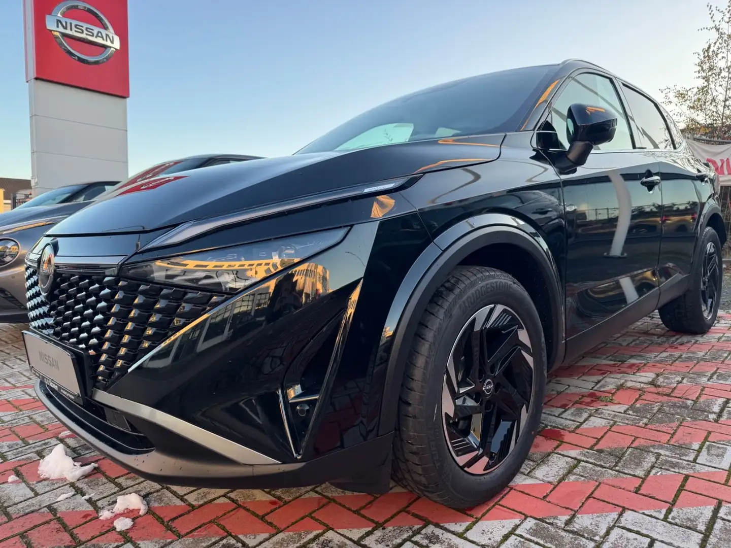 Nissan Qashqai N-Connecta 4x4 Allrad, Automatik, Navi** Schwarz - 1