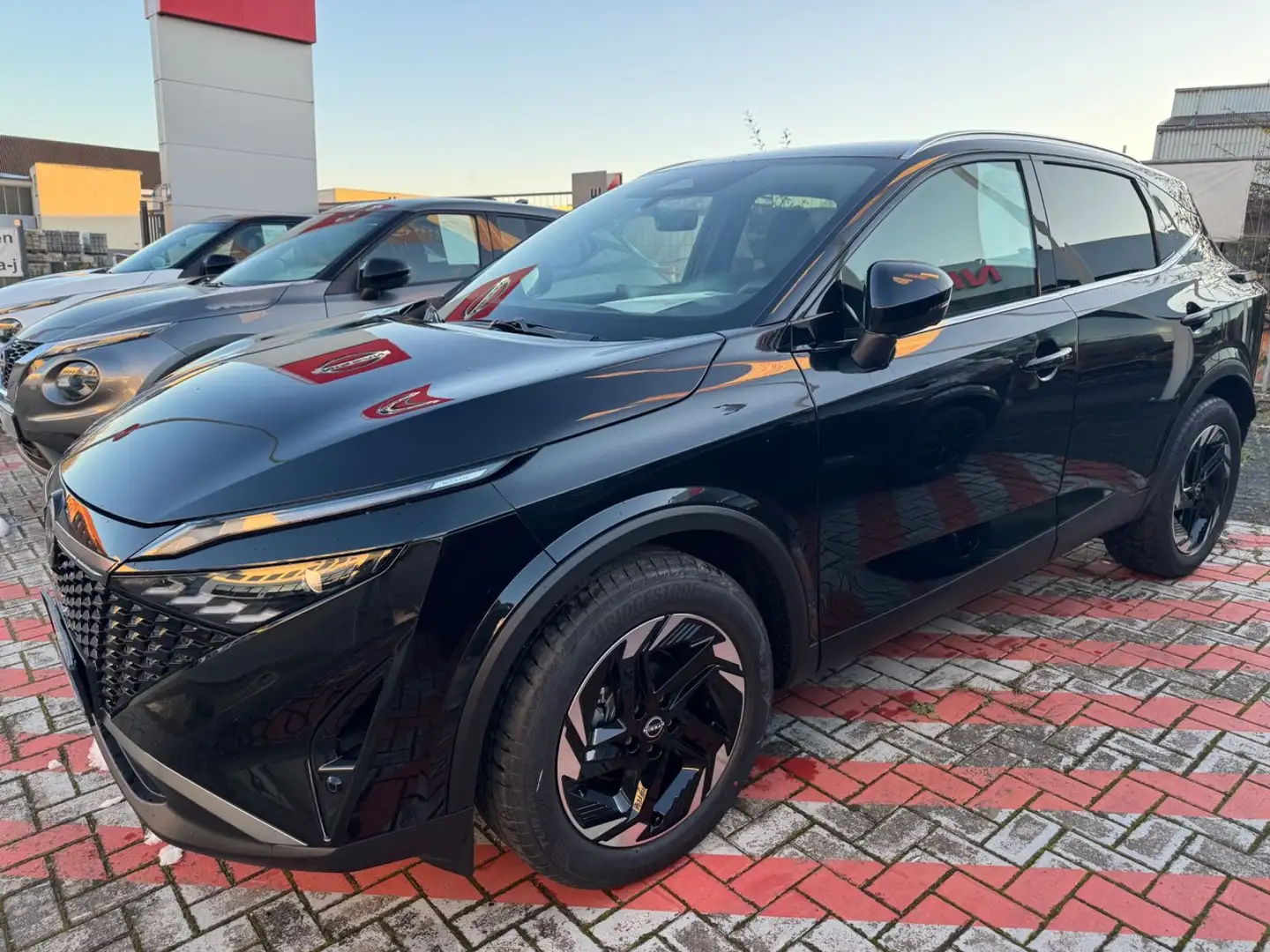 Nissan Qashqai N-Connecta 4x4 Allrad, Automatik, Navi** Schwarz - 2