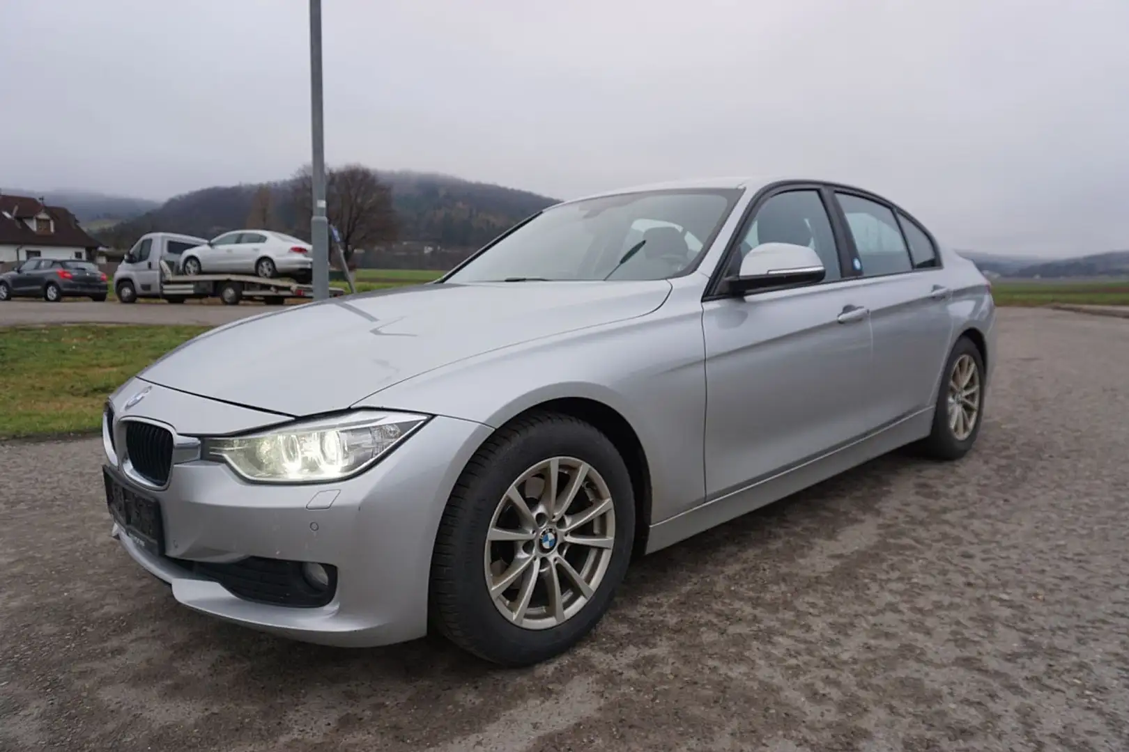 BMW 320 3er-Reihe Diesel (F30)  EfficientDynamics Editi... Silber - 2