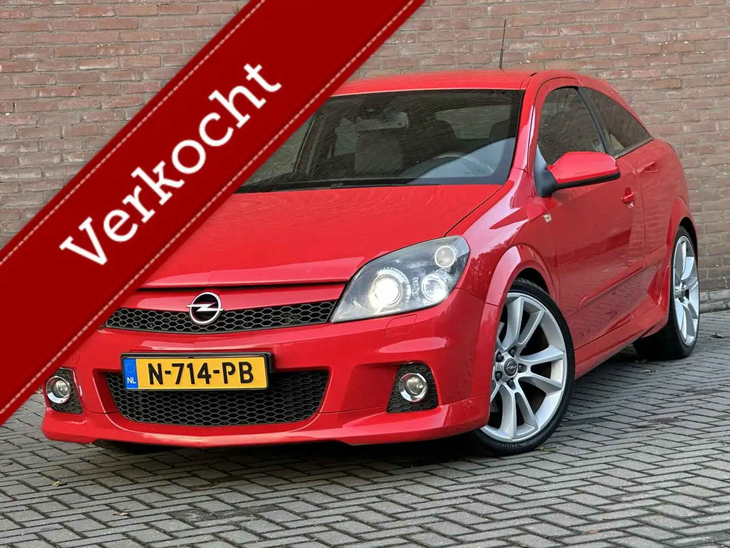 Opel Astra GTC 2.0 T OPC 241PK - Xenon - Leder - Recaro - Nav Rot - 1
