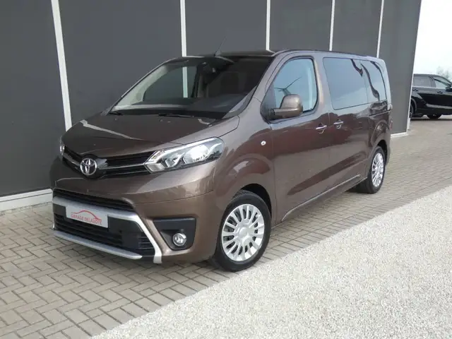Toyota Proace Verso 2.0D AUTOMAAT 177pk MPV 8PL +Carplay +GPS +Zetelverwarming +Parkeercamera +3 zone airco