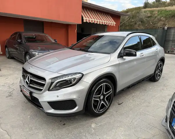 Mercedes-Benz GLA 220 d (cdi) Premium 170cv auto