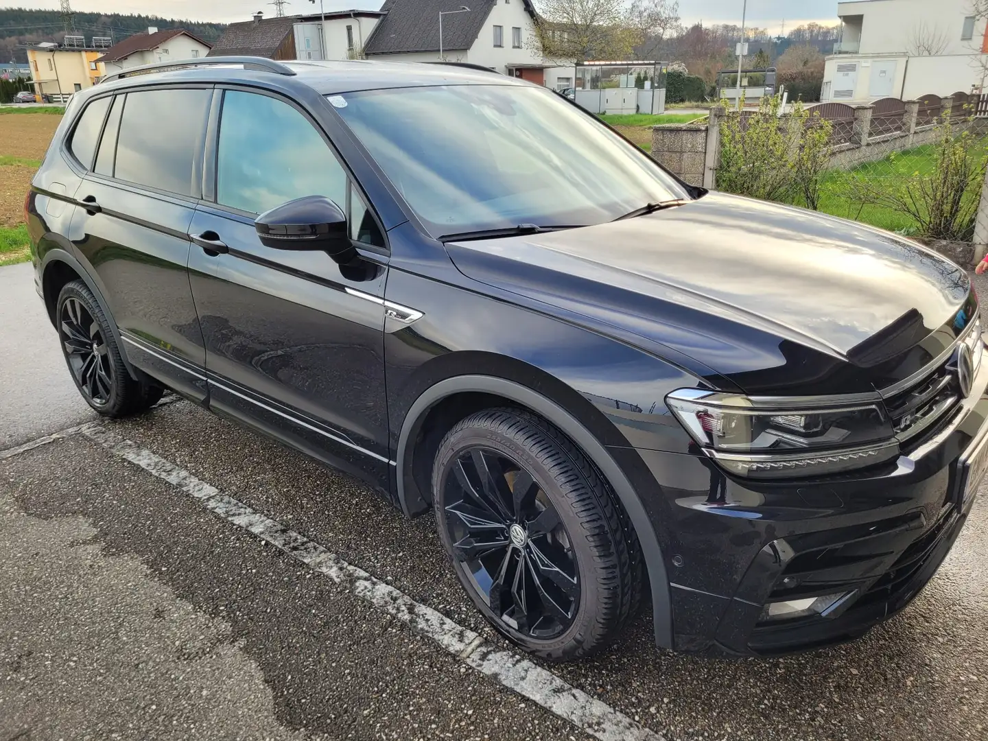 Volkswagen Tiguan Allspace 2,0 TDI SCR DSG 4Motion R-Line Schwarz - 2