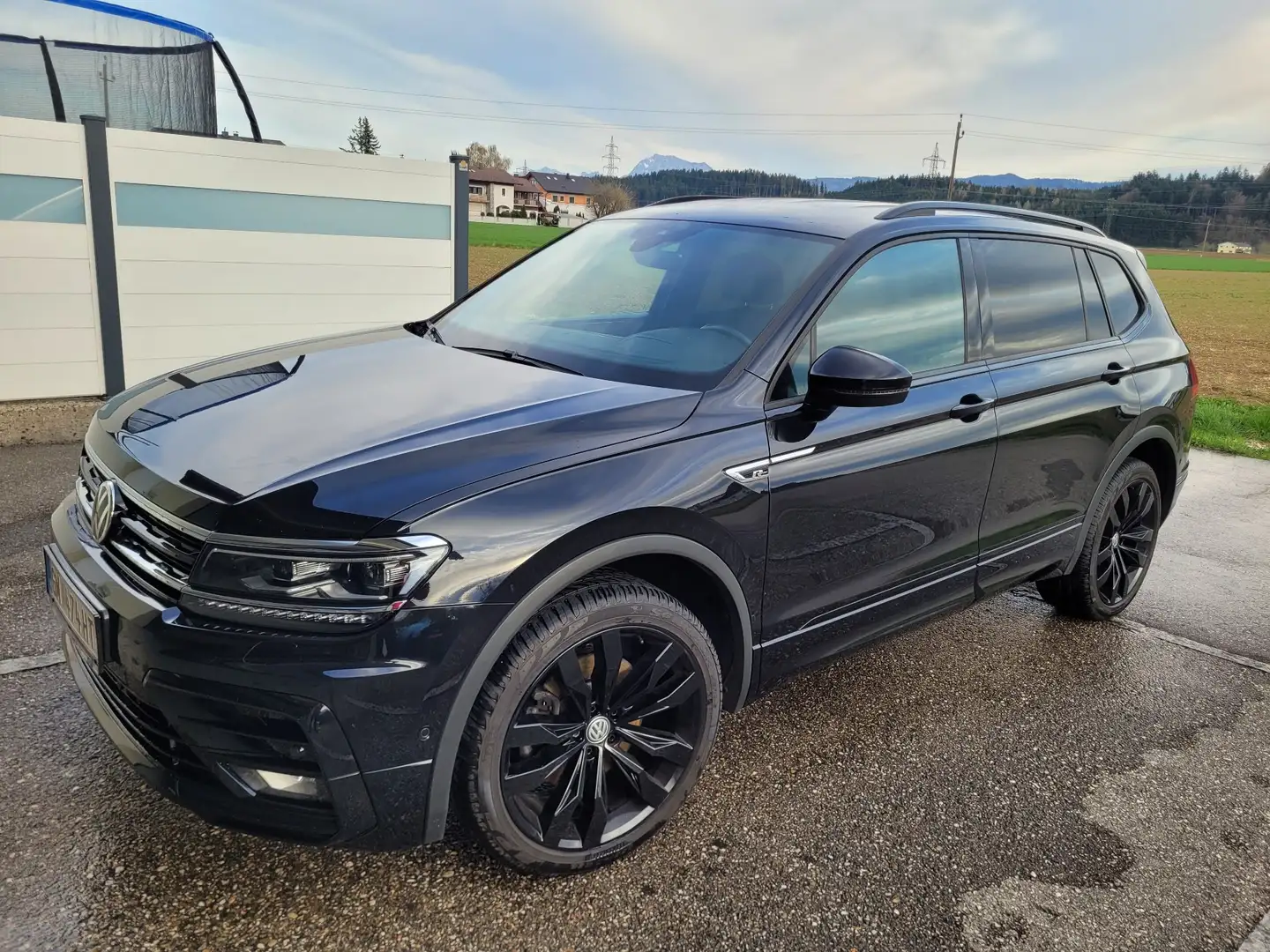 Volkswagen Tiguan Allspace 2,0 TDI SCR DSG 4Motion R-Line Schwarz - 1