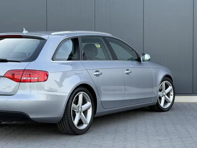 Audi A4 view 5
