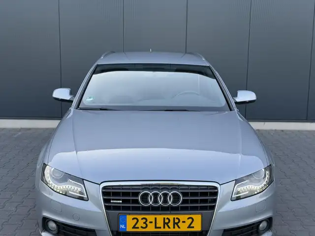 Audi A4 view 14
