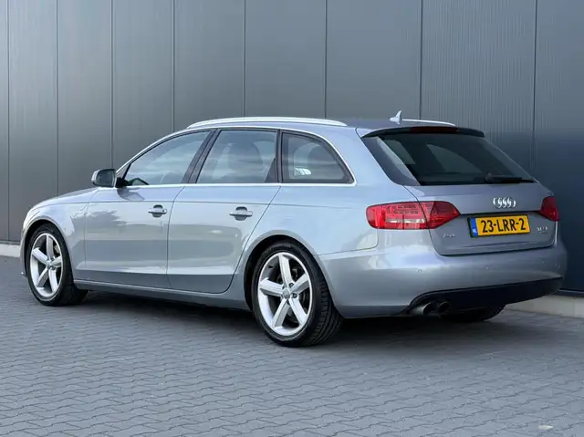 Audi A4 view 11