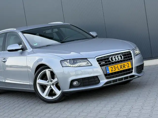 Audi A4 view 12